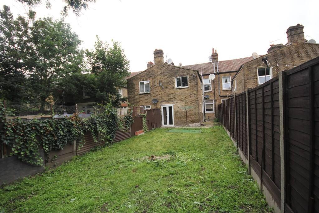 Willesden Lodge Londra Exterior foto